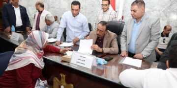 محافظ سوهاج يوجه بسرعة حل شكاوى المواطنين خلال اللقاء الجماهيري الأسبوعي