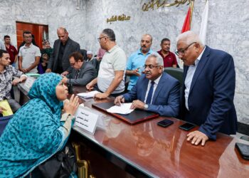 في اللقاء الجماهيري الأسبوعي.. نائب محافظ سوهاج يوجه بسرعة حل مطالب المواطنين