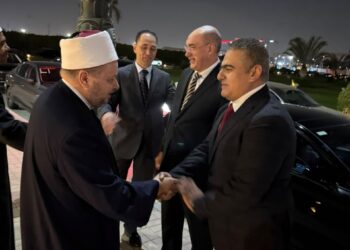 المستشار أحمد عبد العزيز برفقة المستشار محمد شعيشع يقدمان واجب العزاء في وفاة المستشار أحمد الزند