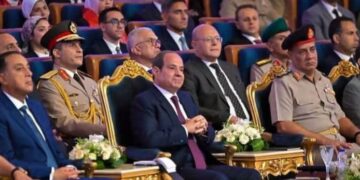 بحضور الرئيس السيسي.. رئيس جامعة سوهاج يشارك في حفل تخرج الدورة السادسة للجهات والهيئات القضائية