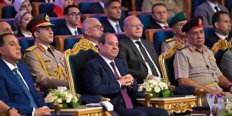 بحضور الرئيس السيسي.. رئيس جامعة سوهاج يشارك في حفل تخرج الدورة السادسة للجهات والهيئات القضائية