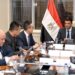 المهندس خالد هاشم وزير الصناعة وجانب من الاجتماع