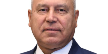 الفريق كامل الوزير وزير النقل