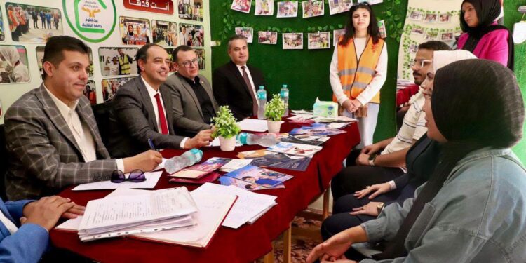 عمرو عثمان وجانب من الاجتماع