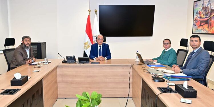 الدكتور هانى سويلم وزير الرى وجانب من الاجتماع