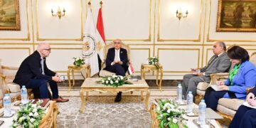 الدكتور هانى سويلم وزير الرى وجانب من المباحثات