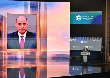حسن رداد وزير العمل وجانب من المشاركة