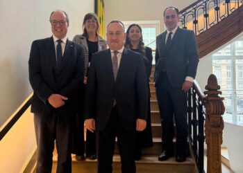 وزير التعليم العالى خلال الزيارة