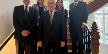 وزير التعليم العالى خلال الزيارة