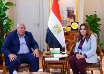 الدكتورة منال عوض وزيرة التنمية المحلية والبيئة ومحافظ مطروح