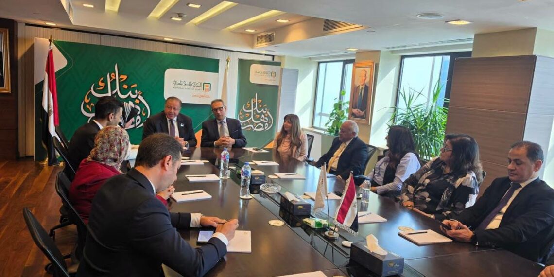 جانب من منح البنك الأهلى براءة الابتكار