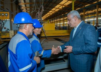 وزير الإنتاج الحربى وجانب من الجولة