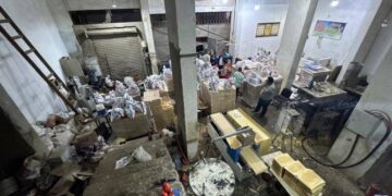 «لونا» على عبوات مجهولة.. ضبط مصنع بطنطا يفتح ملف شبهة انتحال العلامة التجارية لـ«لونا كير»