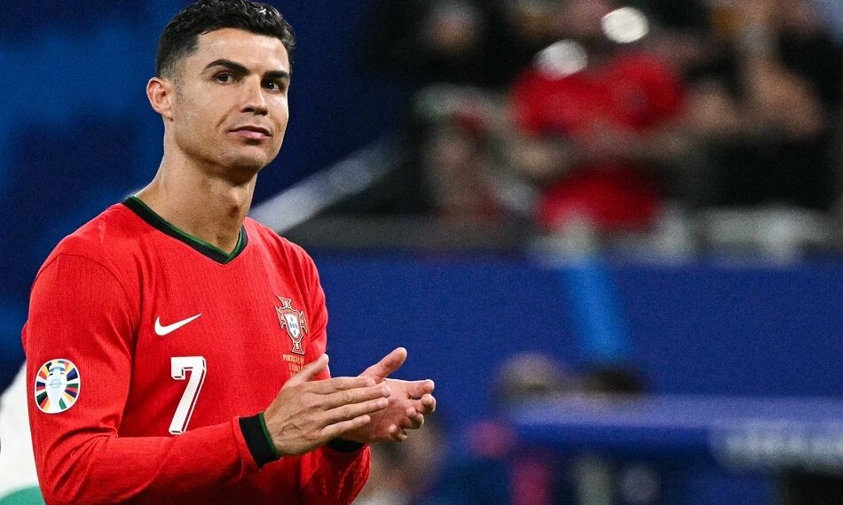 إيقاف كريستيانو رونالدو 30 يوما وتغريمه 255 يورو بسبب مغادرة معسكر البرتغال