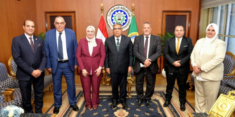 البنك الزراعي المصري يقدم مساعدات بـ900 ألف جنيه للأسر الأولى بالرعاية في الدقهلية