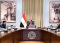 رئيس الوزراء وجانب من الاجتماع