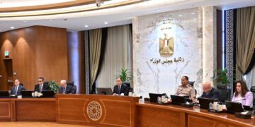 الدكتور مصطفى مدبولى رئيس مجلس الوزراء وجانب من اجتماع الحكومة