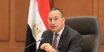 الدكتور عبد العزيز قنصوة وزيرة التعليم العالى