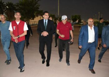 جوهر نبيل وزير الشباب والرياضة وجانب من الجولة