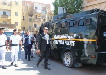 عين الأمن.. مدير أمن سوهاج يتفقد التمركزات الأمنية بالميادين والشوارع