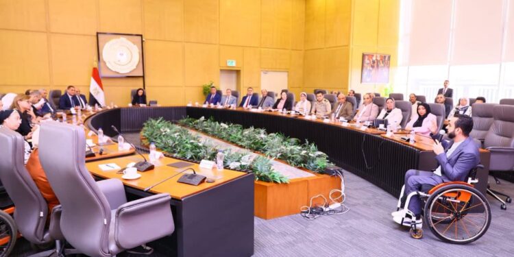 “التضامن” تبحث مع الجمعيات الأهلية سبل توفير معينات حركية بمواصفات عالمية لذوي الهمم