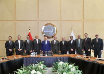 الفريق مهندس كامل الوزير وزير النقل وجانب من توقيع مذكرة التفاهم