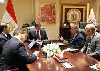 وزير الصحة وجانب من اللقاء