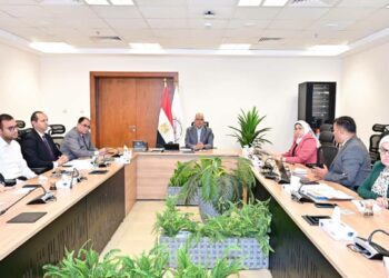 الدكتور هانى سويلم وزير الرى وجانب من الاجتماع