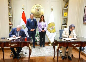 وزيرا التعليم والتنمية المحلية وجانب من توفيع البروتوكول