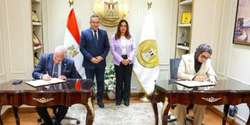 وزيرا التعليم والتنمية المحلية وجانب من توفيع البروتوكول