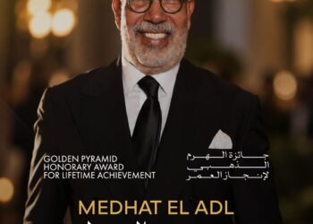 القاهرة السينمائي يكرّم مدحت العدل بجائزة الهرم الذهبي لإنجاز العمر