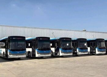 التنمية المحلية تُعلن تسليم 20 أتوبيسًا كهربائيًا لوزارة النقل لدعم منظومة الـ BRT