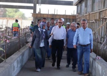 نائب وزيرة الإسكان يتفقد مشروع مأخذ وخطوط نقل المياه العكرة من نهر النيل إلى العاصمة الجديدة