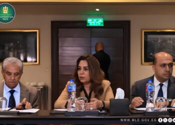 وزيرة التنمية المحلية تعقد اجتماعاً للانتقال بإدارة المخلفات من الإطار التشريعي إلى مرحلة التنفيذ العملي