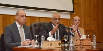 وزير الإنتاج الحربي يتابع انتظام العمل بشركة “أبو زعبل” .. ويؤكد : ننافس الشركات العالمية وتوجيهات رئاسية بتوطين التكنولوجية الحديثة