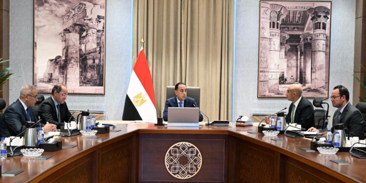 رئيس الوزراء : تعليمات بتحويل 250 مدرسة للتكنولوجيا التطبيقية بالشراكة مع القطاع الخاص