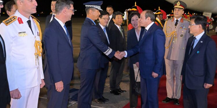 ترحيب من رئيس جمهورية كوريا لدي وصول الرئيس السيسي .. ‎آمل أن تتضافر “معجزة نهر الهان” و”معجزة نهر النيل”