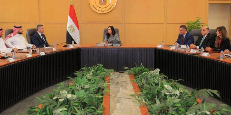 وزيرة التضامن الاجتماعي تشهد توقيع بروتوكول “الباقة الشاملة” استعدادًا لموسم الحج بين المؤسسة القومية و”هوليدي إن بكة” السعودية