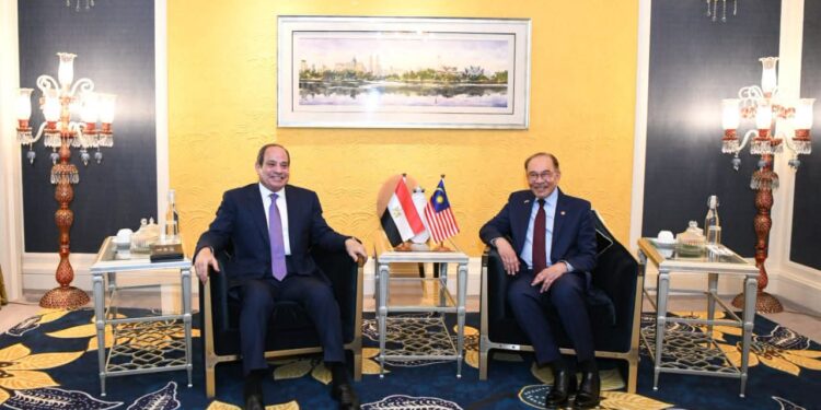 ملك ماليزيا خلال زيارة السيسي : دفعة قوية للعلاقات الممتدة بين البلدين وسط إشادة بدور الأزهر الشريف .. والسيسي يدعو الملك السلطان إبراهيم لزيارة مصر
