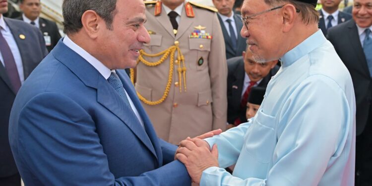 الرئيس السيسى يصل كوالالمبور فى مستهل زيارته لماليزيا