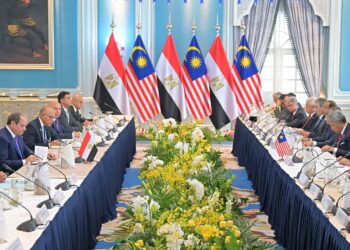 ملك ماليزيا خلال زيارة السيسي : دفعة قوية للعلاقات الممتدة بين البلدين وسط إشادة بدور الأزهر الشريف .. والسيسي يدعو الملك السلطان إبراهيم لزيارة مصر