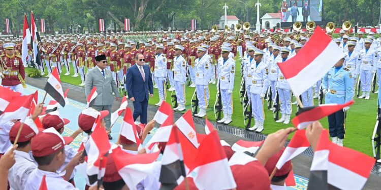 بيان مشترك بشأن زيارة الرئيس السيسي لإندونيسيا .. تعزيز الشراكة الاستراتيجية وتوسيع التعاون الاقتصادي والاستثماري ووقف التصعيد ورفض تهجير الفلسطينيين وإقامة دولة مستقلة