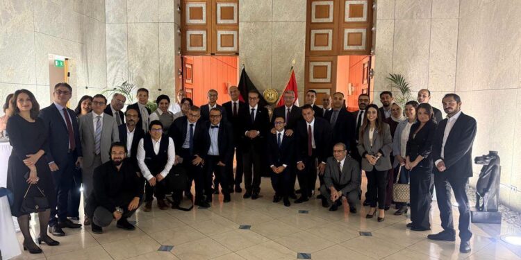 وزير الصحة يلتقي نخبة من الكوادر الطبية المصرية بألمانيا على هامش قمة الصحة العالمية في برلين