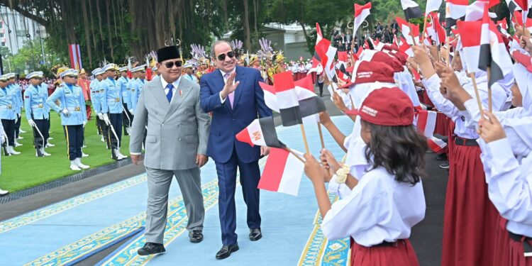 بيان مشترك بشأن زيارة الرئيس السيسي لإندونيسيا .. تعزيز الشراكة الاستراتيجية وتوسيع التعاون الاقتصادي والاستثماري ووقف التصعيد ورفض تهجير الفلسطينيين وإقامة دولة مستقلة
