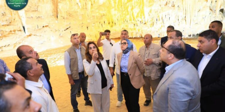 وزيرة البيئة تعلن كهف الجارة بالوادي الجديد محمية طبيعية جديدة