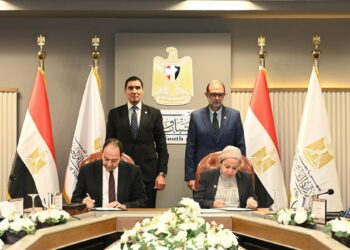وزير الشباب والرياضة يوقع بروتوكولًا لتعزيز الرقابة على المكملات الغذائية بالمنشآت الرياضية .. صور