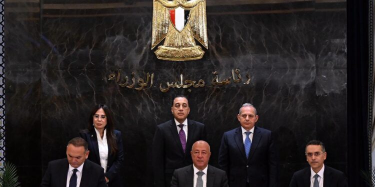 مدبولي يشهد توقيع تمويل بـ10 مليارات جنيه بين بنك مصر و«فاوندرز» لتسويق أصول المجتمعات العمرانية