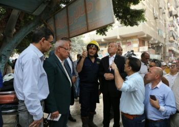 محافظ القاهرة يشكل لجنة هندسية لفحص المباني المجاورة بعد انهيار عقار بحدائق القبة .. وإستخراج 6 ناجين