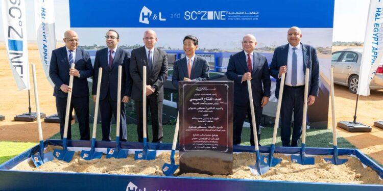 باستثمارات 30 مليون دولار .. اقتصادية قناة السويس تضع حجر أساس مصنع كوري للملابس الرياضية .. مصنع ذكي وصديق للبيئة ويوفر 2000 فرصة عمل