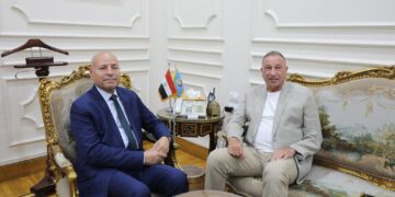 محافظ القاهرة يبحث مع الكابتن محمود الخطيب تعزيز التعاون ومشاركة النادي الأهلي في مبادرة “تخضير القاهرة”
